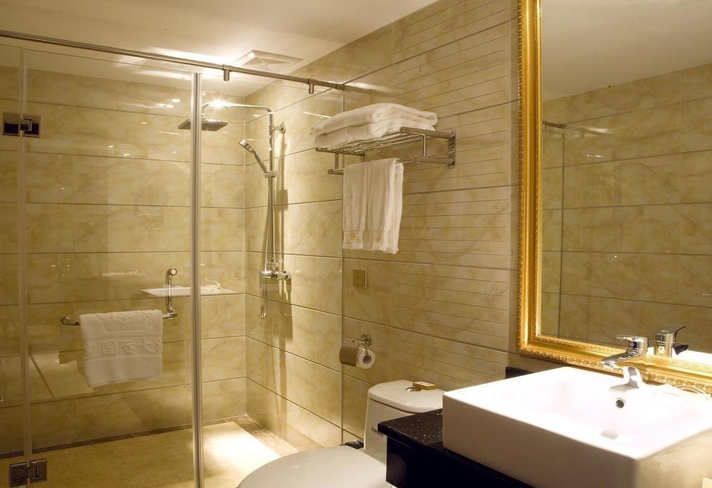 Guilin Golden Crown International Hotel Bagian luar foto