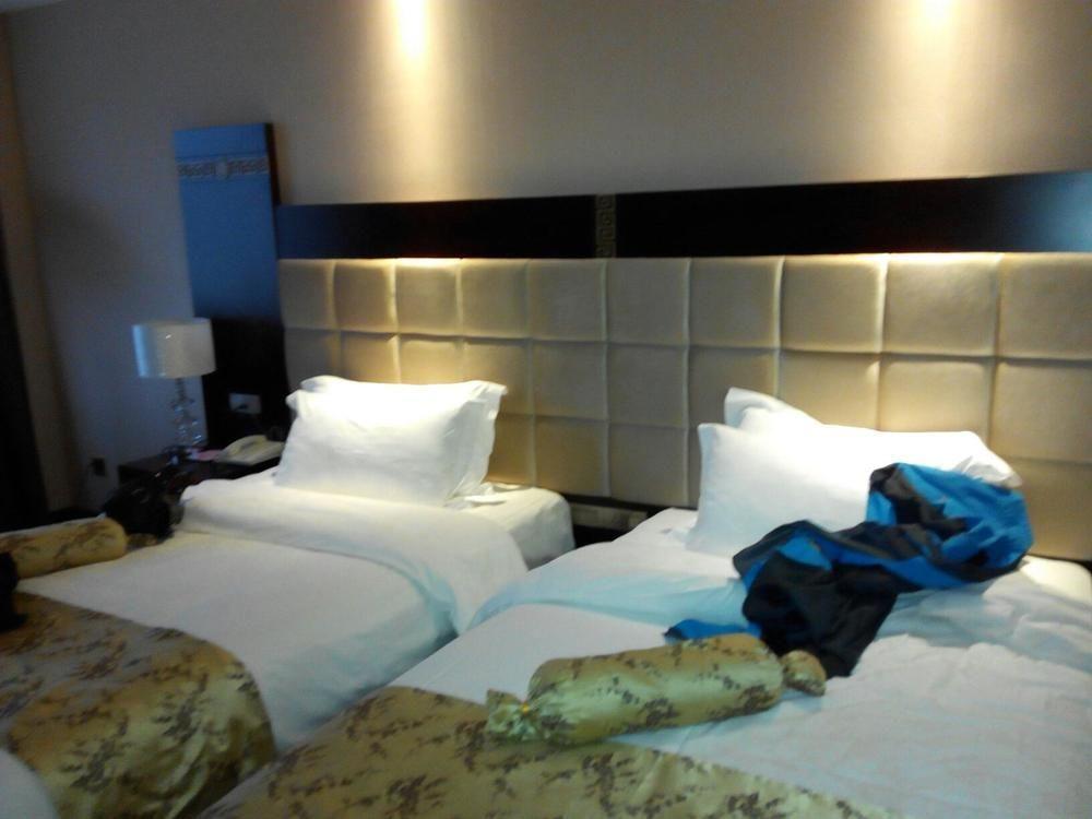 Guilin Golden Crown International Hotel Bagian luar foto