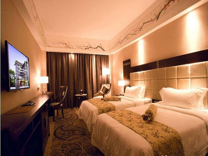 Guilin Golden Crown International Hotel Bagian luar foto
