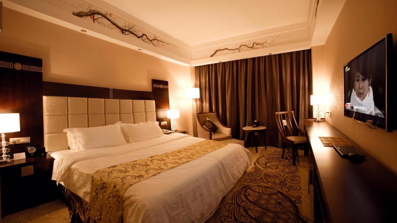 Guilin Golden Crown International Hotel Bagian luar foto